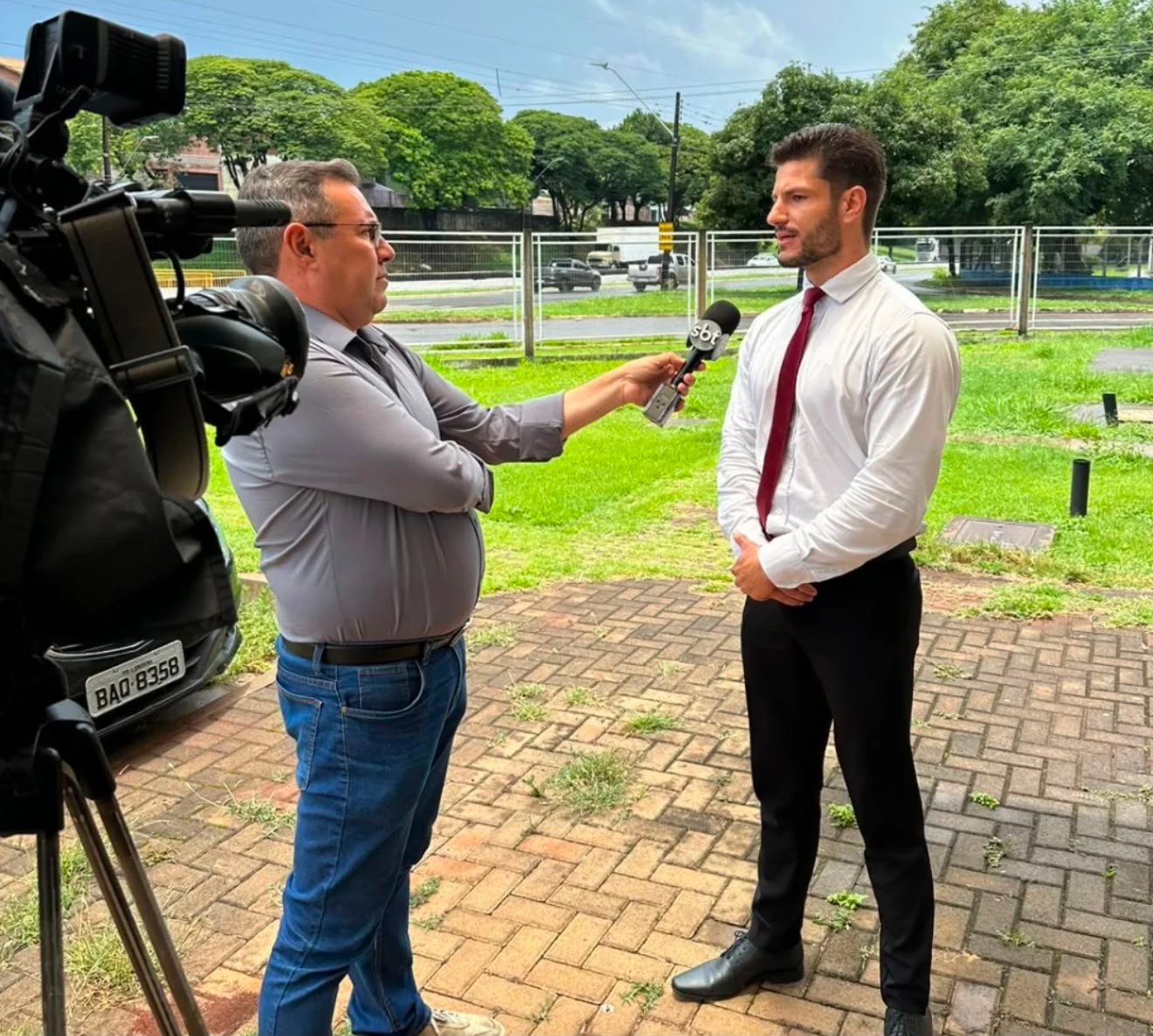 Mídia 1 — Dr. Adriano Junior em entrevista
